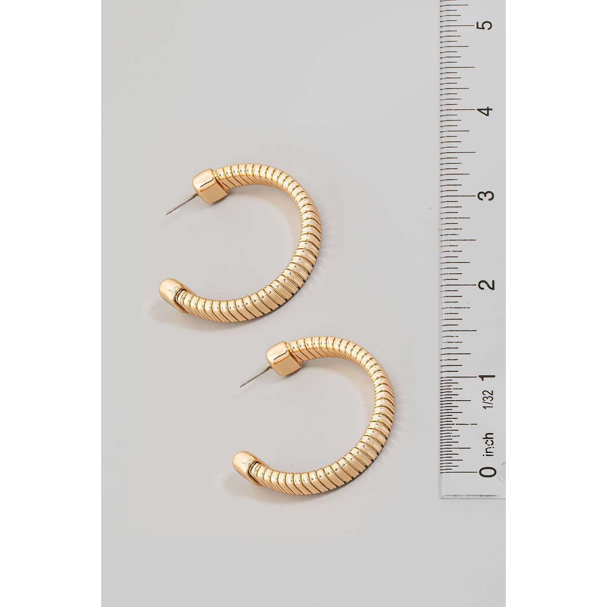 COILED METALLIC HOOP EARRINGS: GOLD