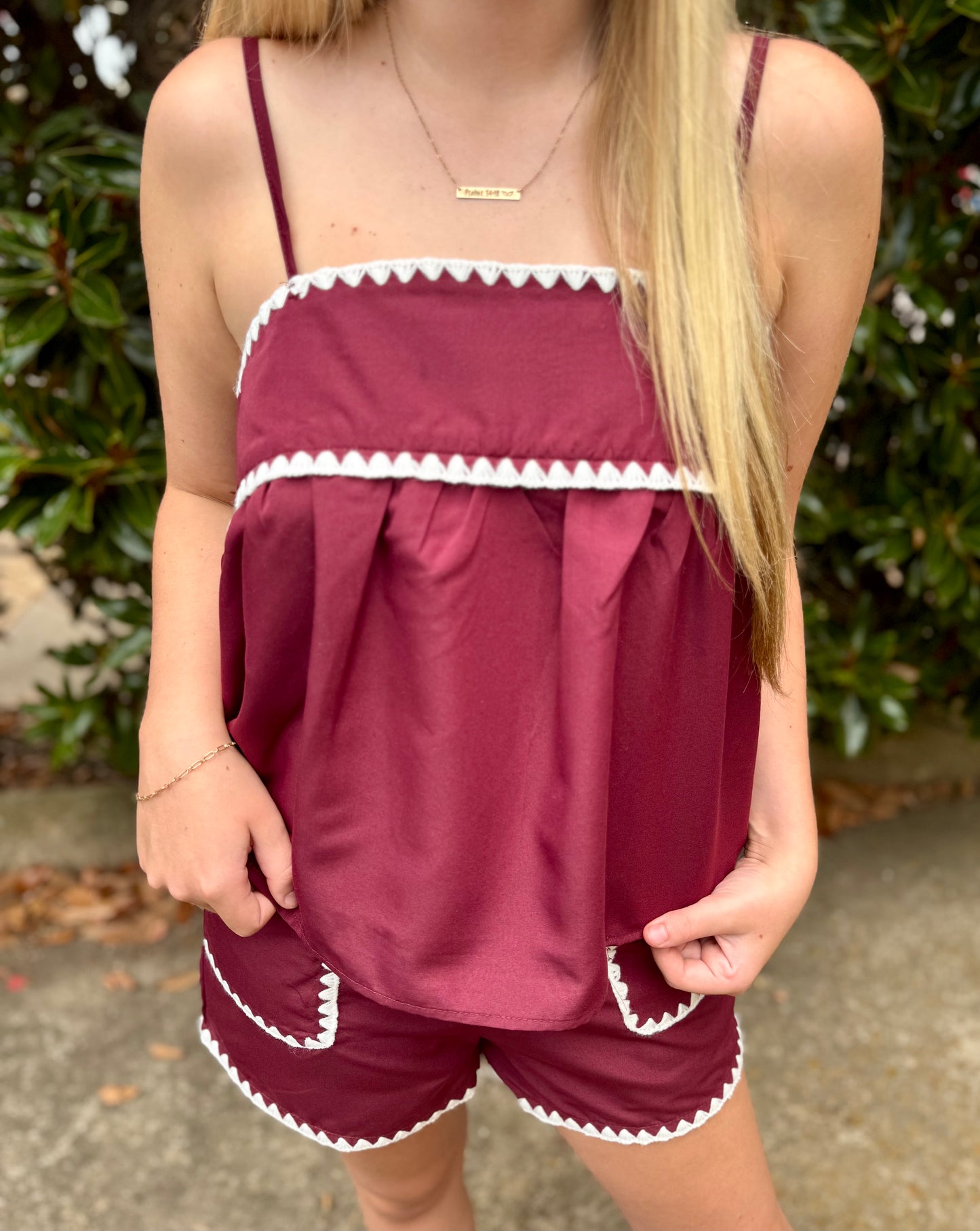 STITCH DETAIL SHORT: BURGUNDY