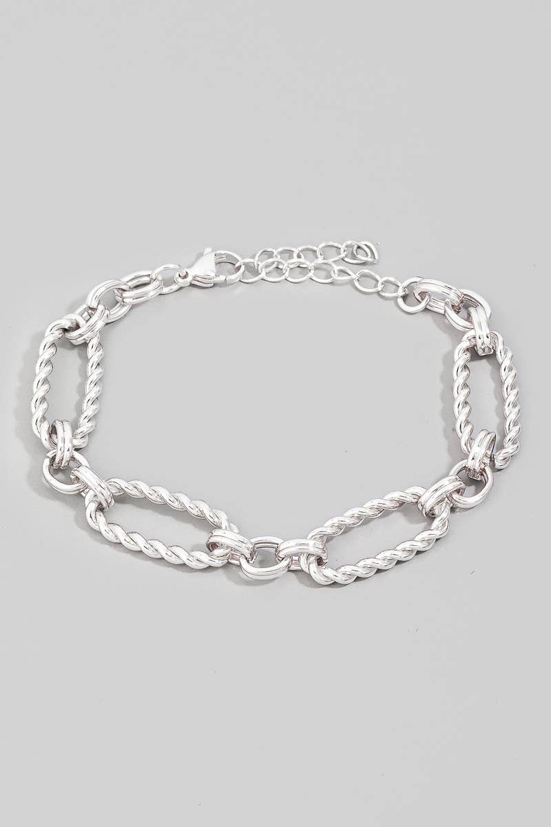 STAINLESS STEEL TWISTED OVAL CHAIN LINK BRACELET: SILVER