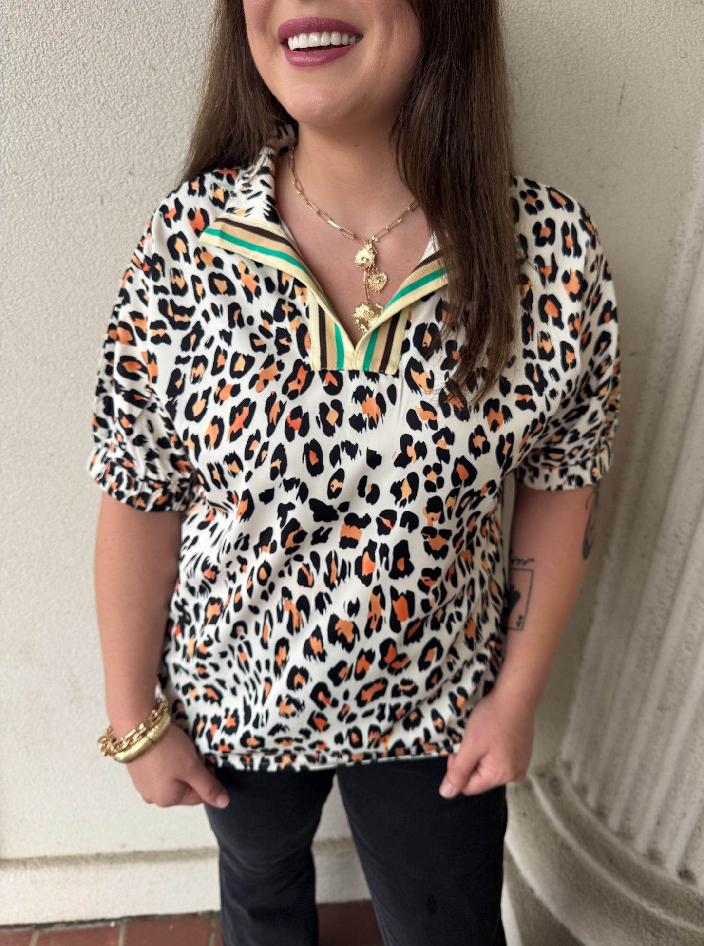LEOPARD GREEN VNECK TOP