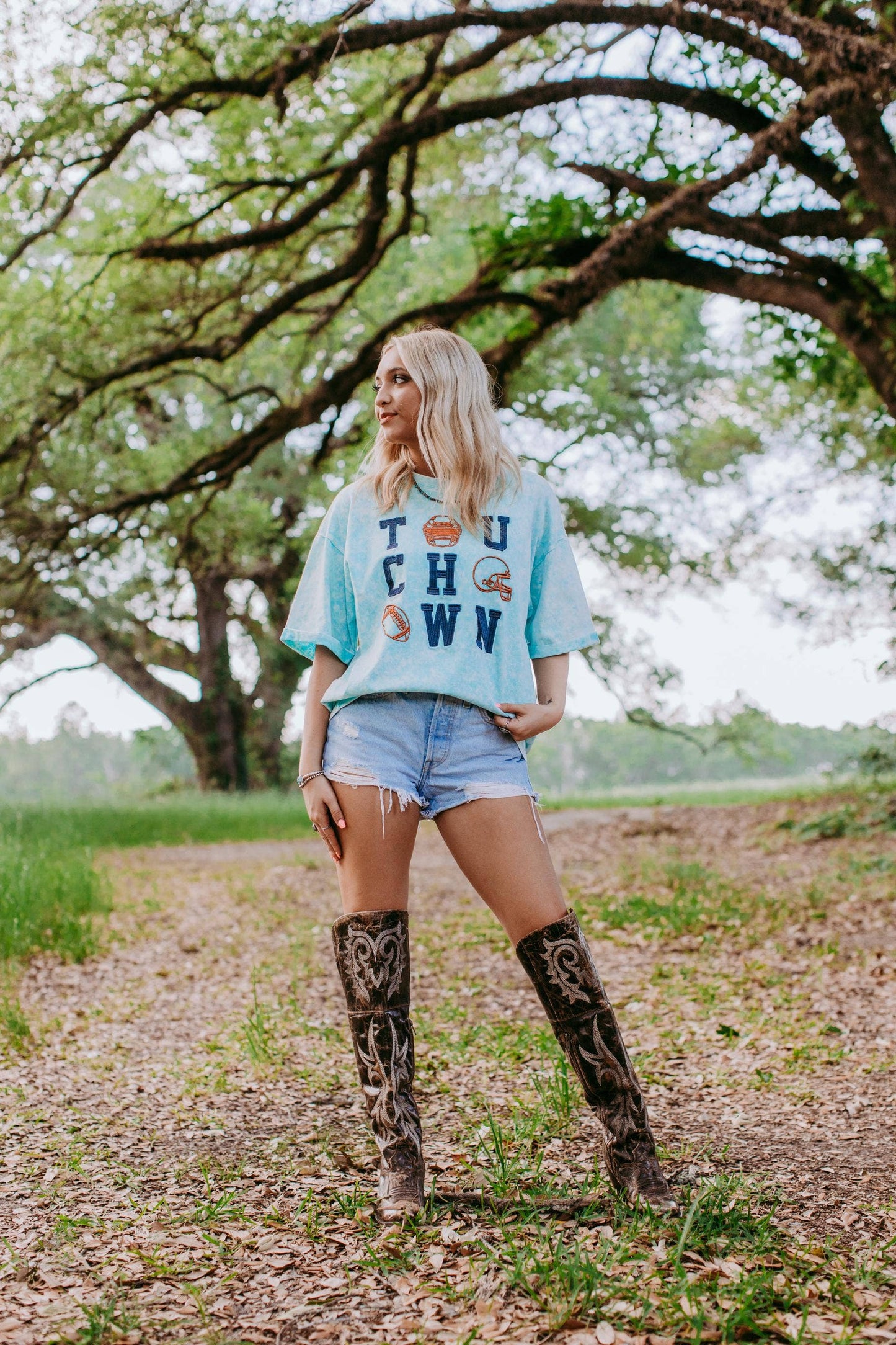 ACID WASH TOUCH DOWN SEQUIN TEE: TURQUOISE