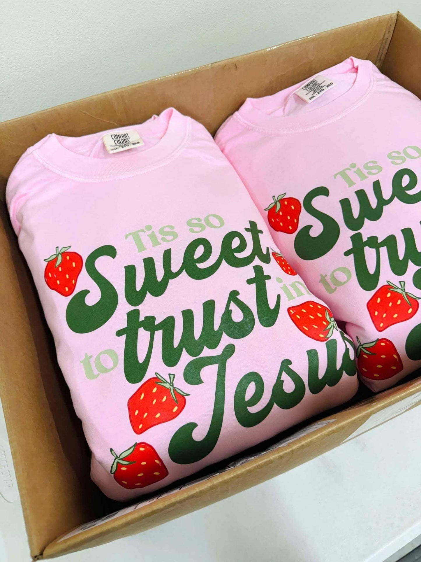 TIS SO SWEET STRAWBERRY TEE