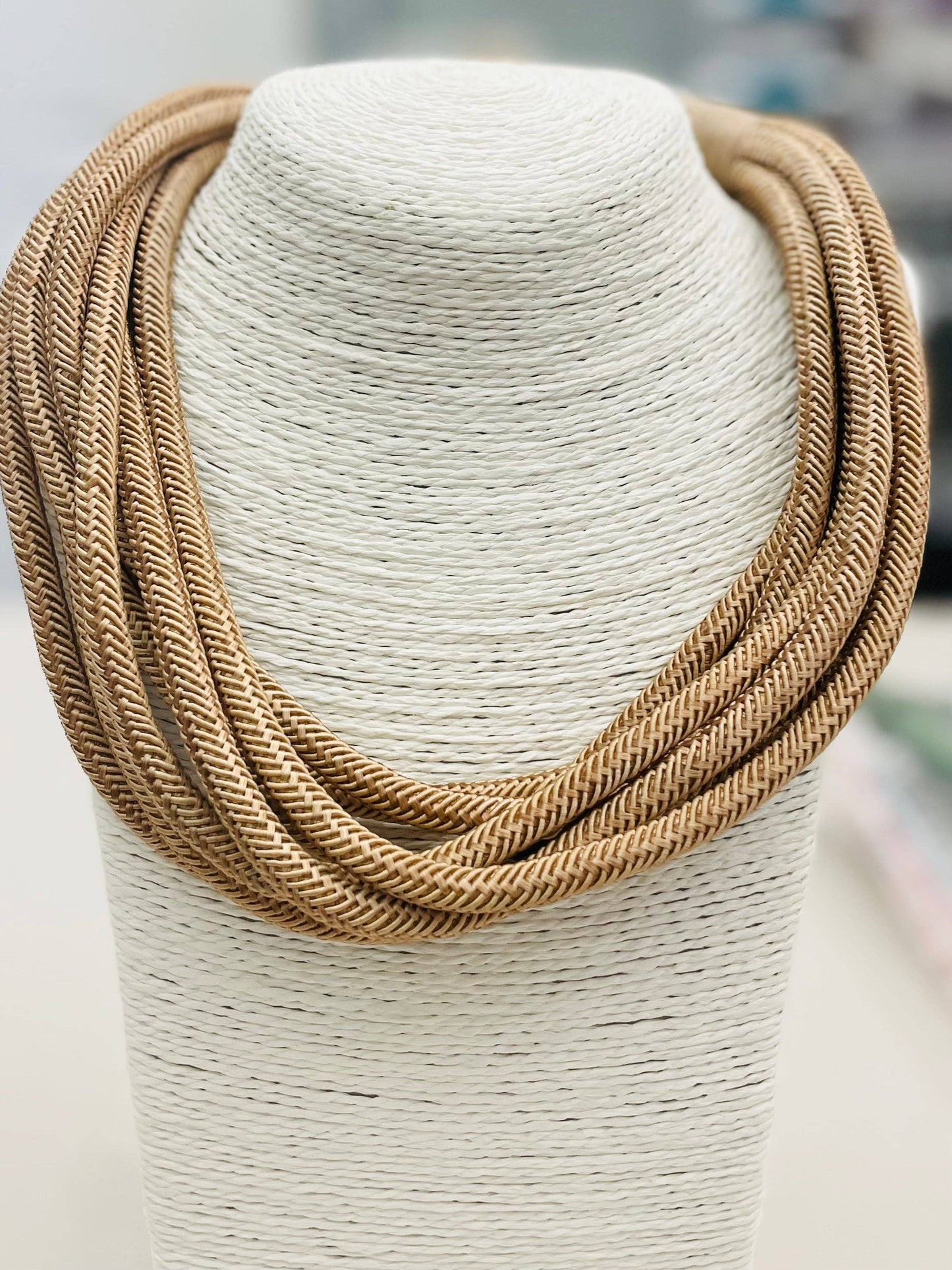 8-STRAND NECKLACE: CARAMEL