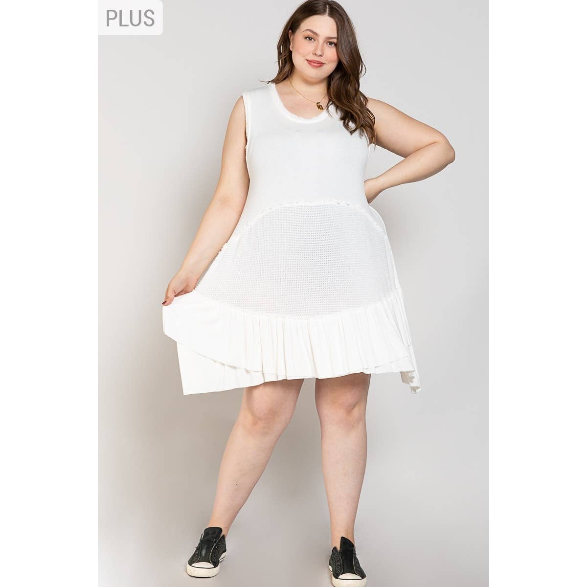 BABYDOLL SLEEVELESS DRESS: OFF WHITE