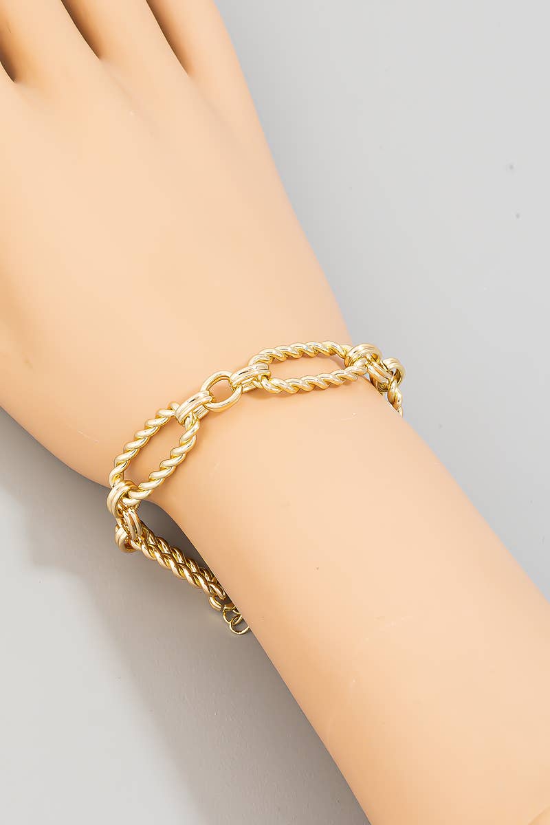 STAINLESS STEEL TWISTED OVAL CHAIN LINK BRACELET: SILVER