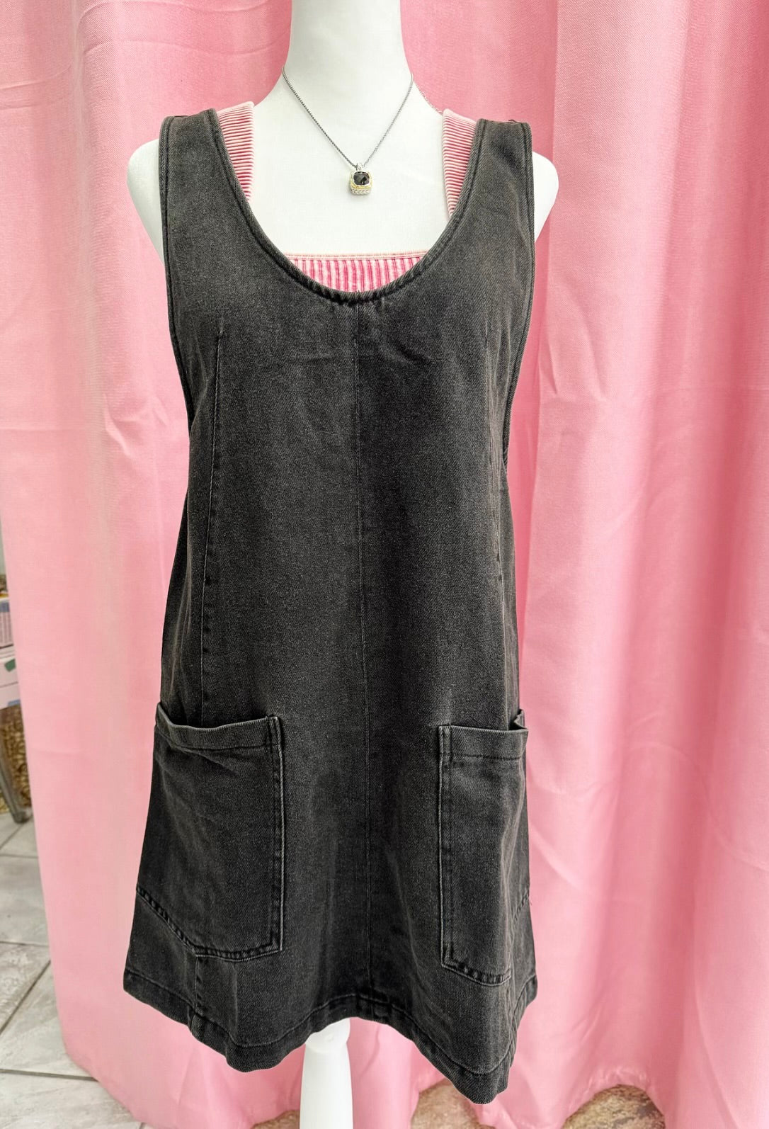 OVERALL JUMPER DRESS: BLK