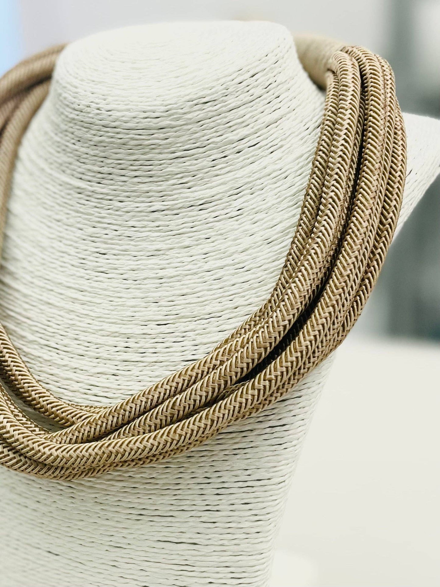 8-STRAND NECKLACE: CARAMEL