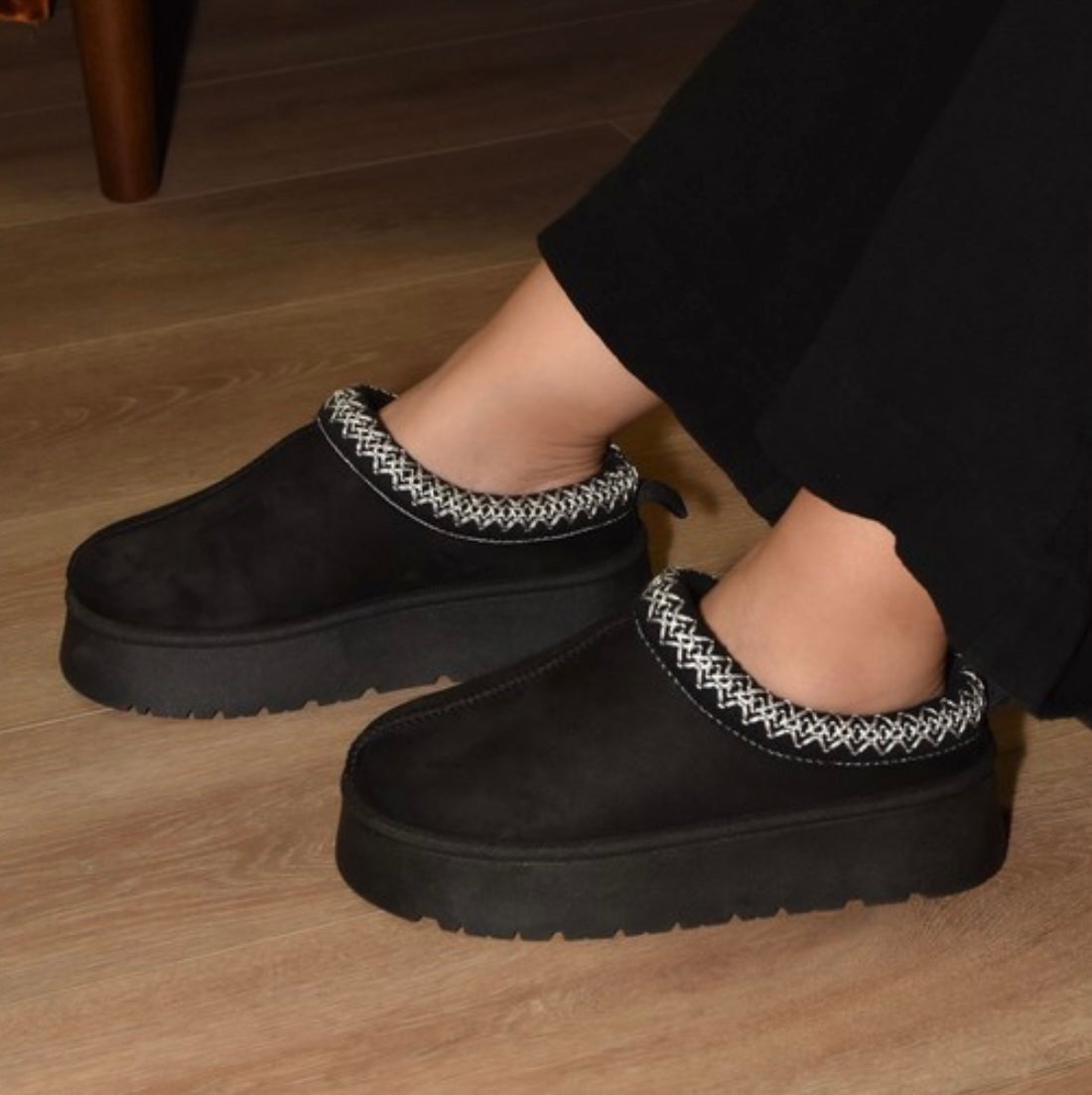 PLATFORM FUR SLIDES- BLACK