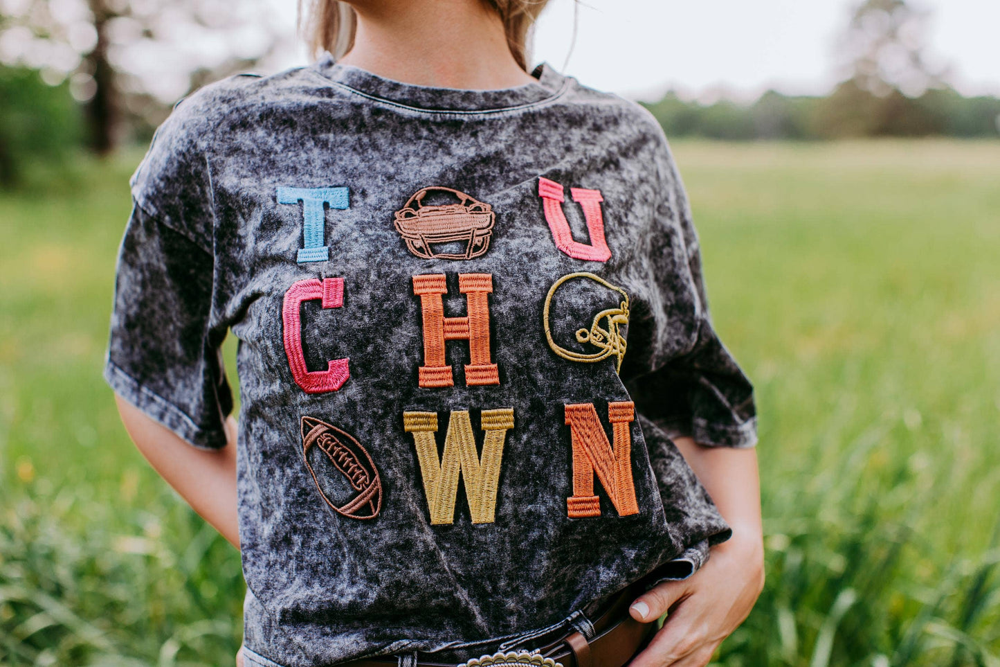 ACID WASH TOUCHDOWN TEE: CHARCOAL