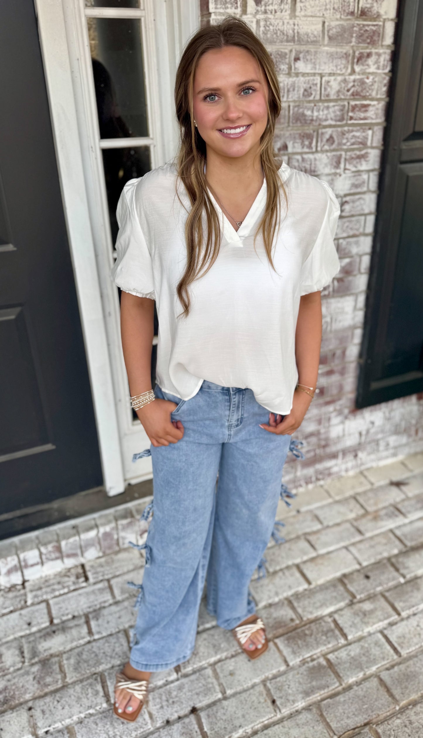 WHITE BUBBLE SLEEVE VNECK BLOUSE