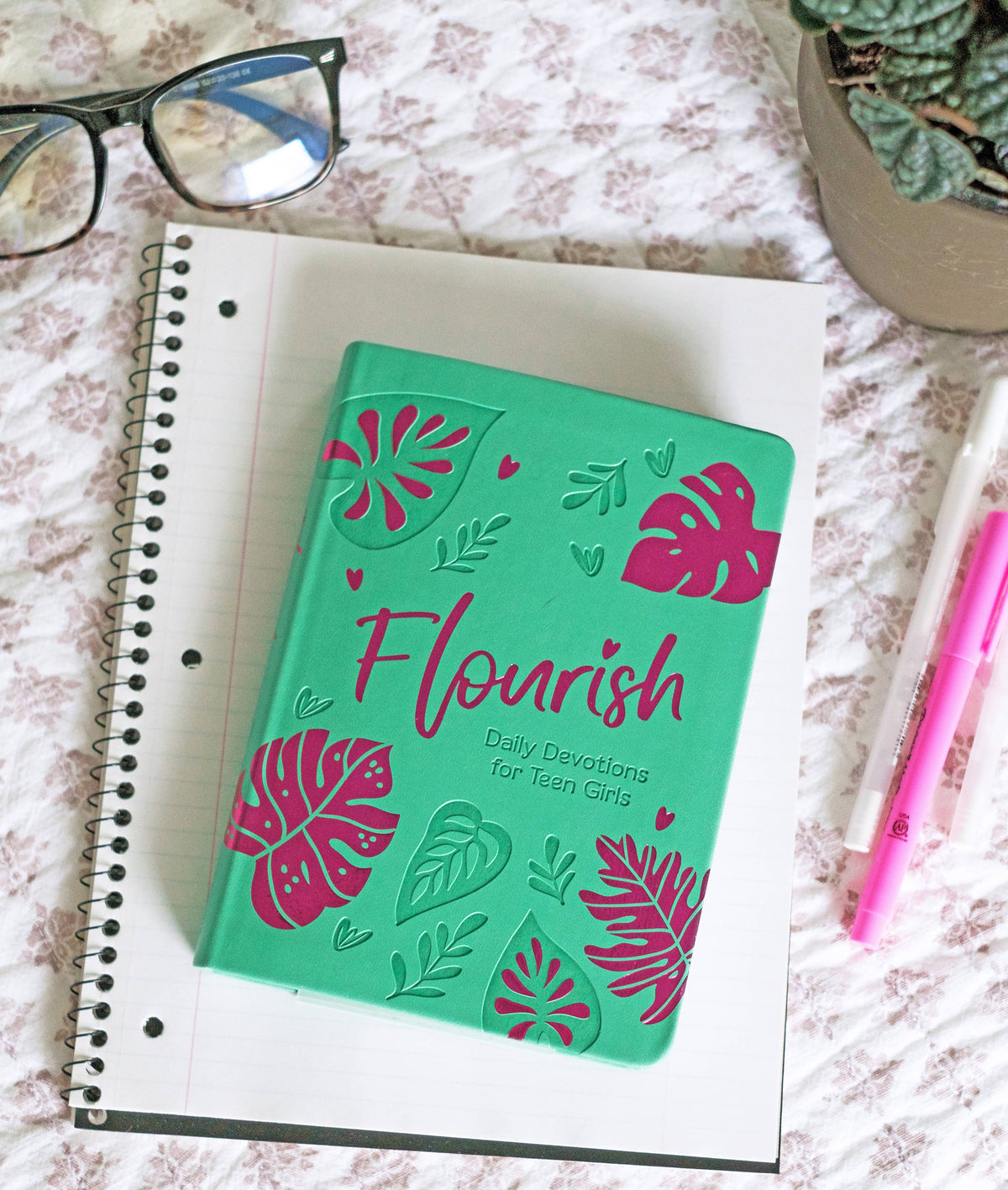 FLOURISH: DAILY DEVOTIONS FOR TEEN GIRLS