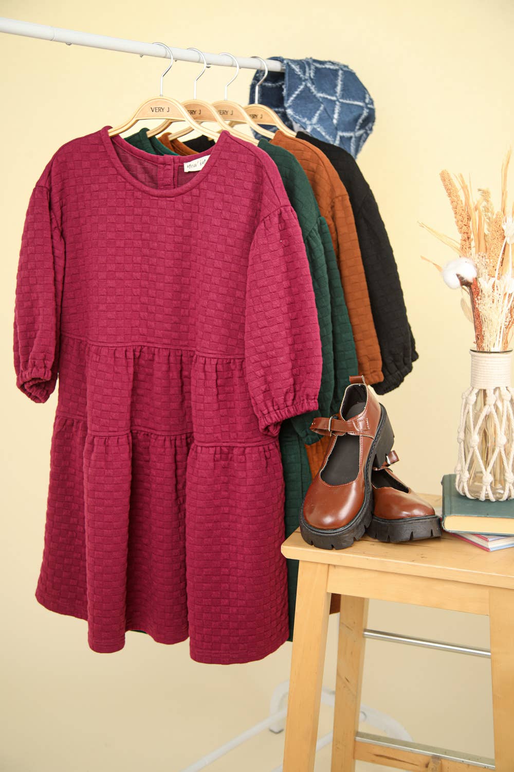 QUILTED KNIT DRESS: BERRY