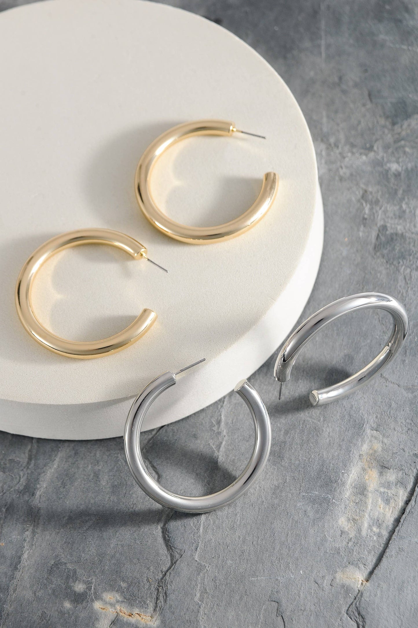 CLASSIC CHUNKY HOOP EARRINGS: GOLD 1.75 INCH