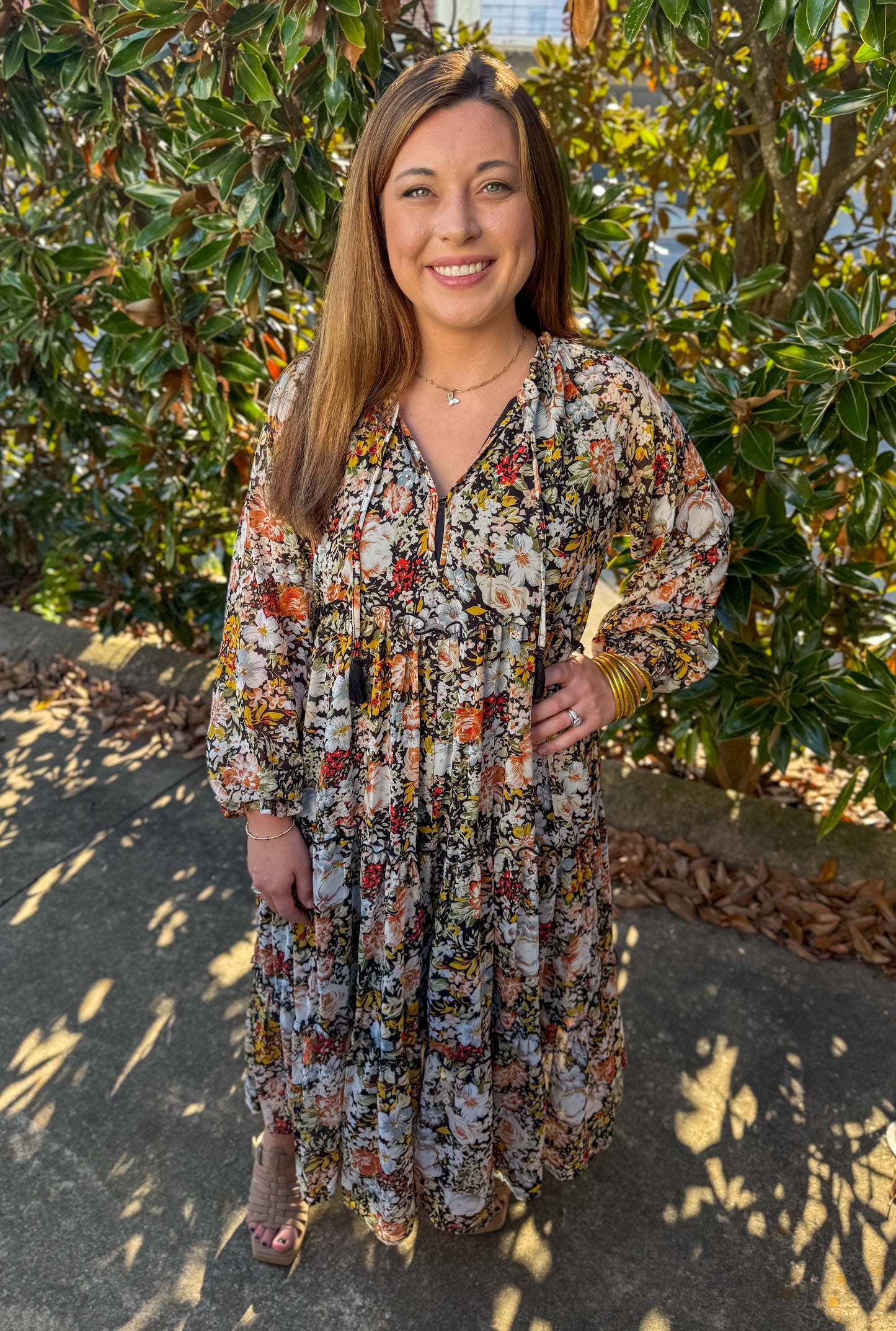 FLORAL VNECK CHIFFON MIDI DRESS: BLACK