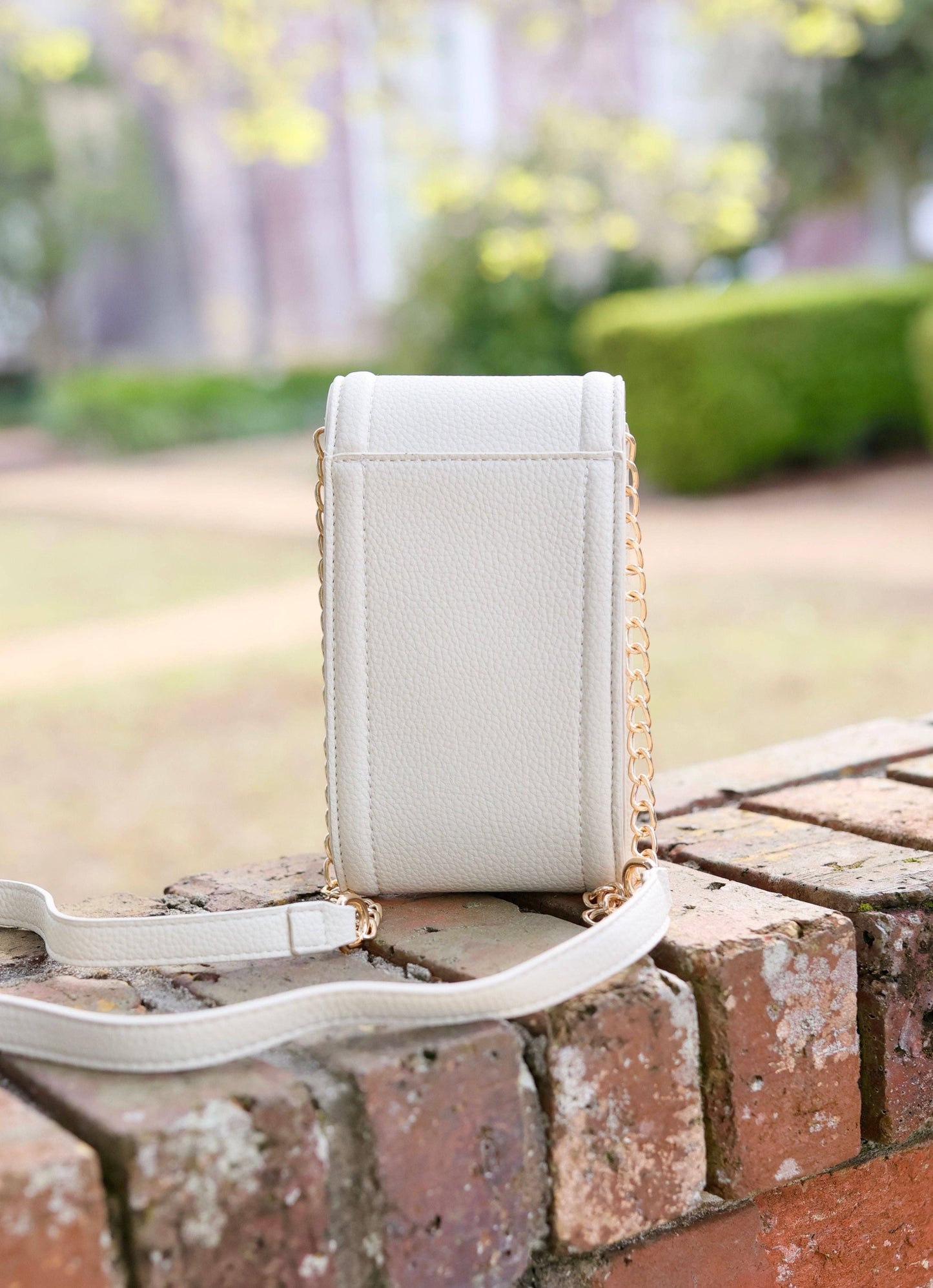 PAIGE CROSSBODY: CREAM