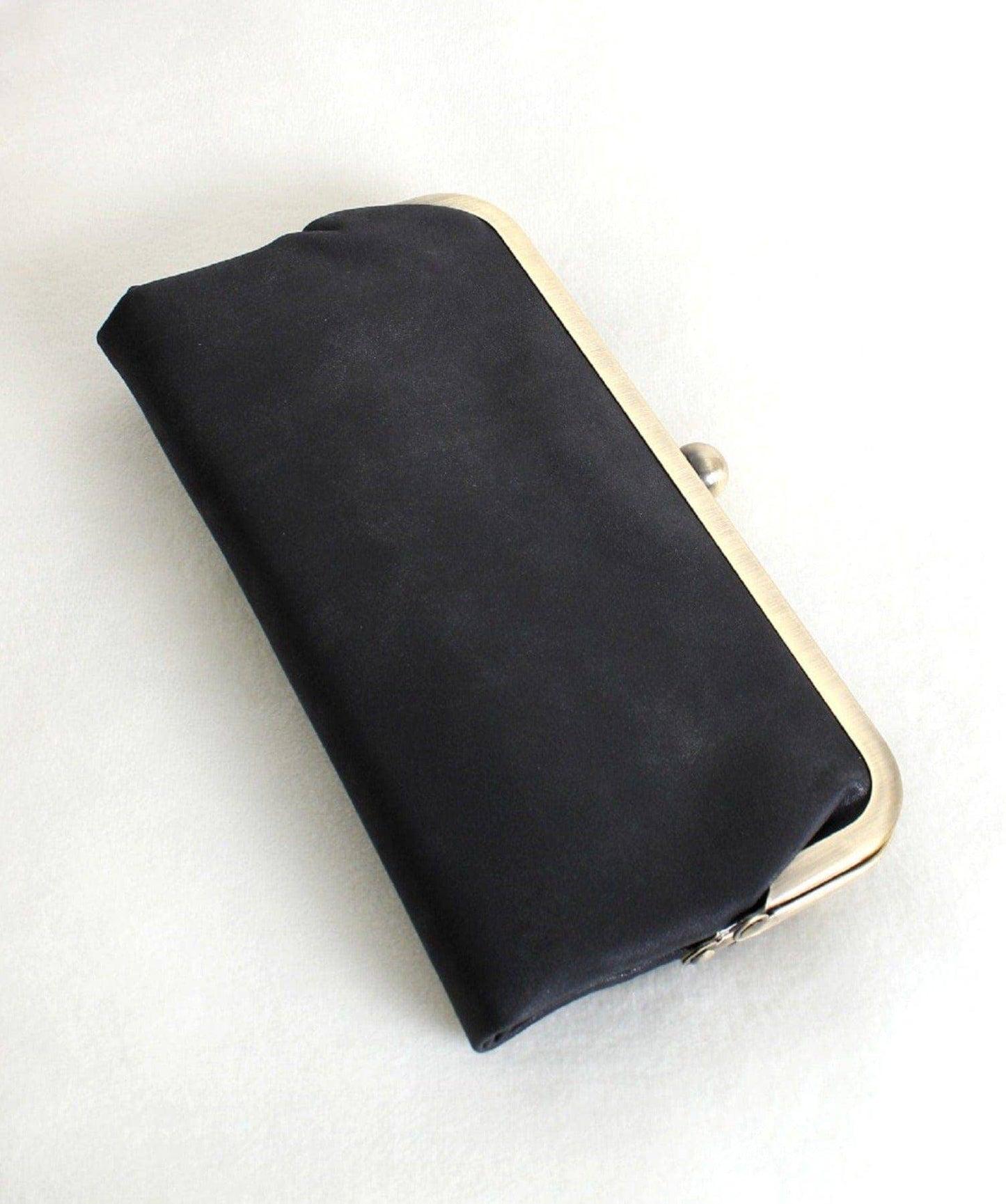 KISS LOCK CLUTCH: BLACK