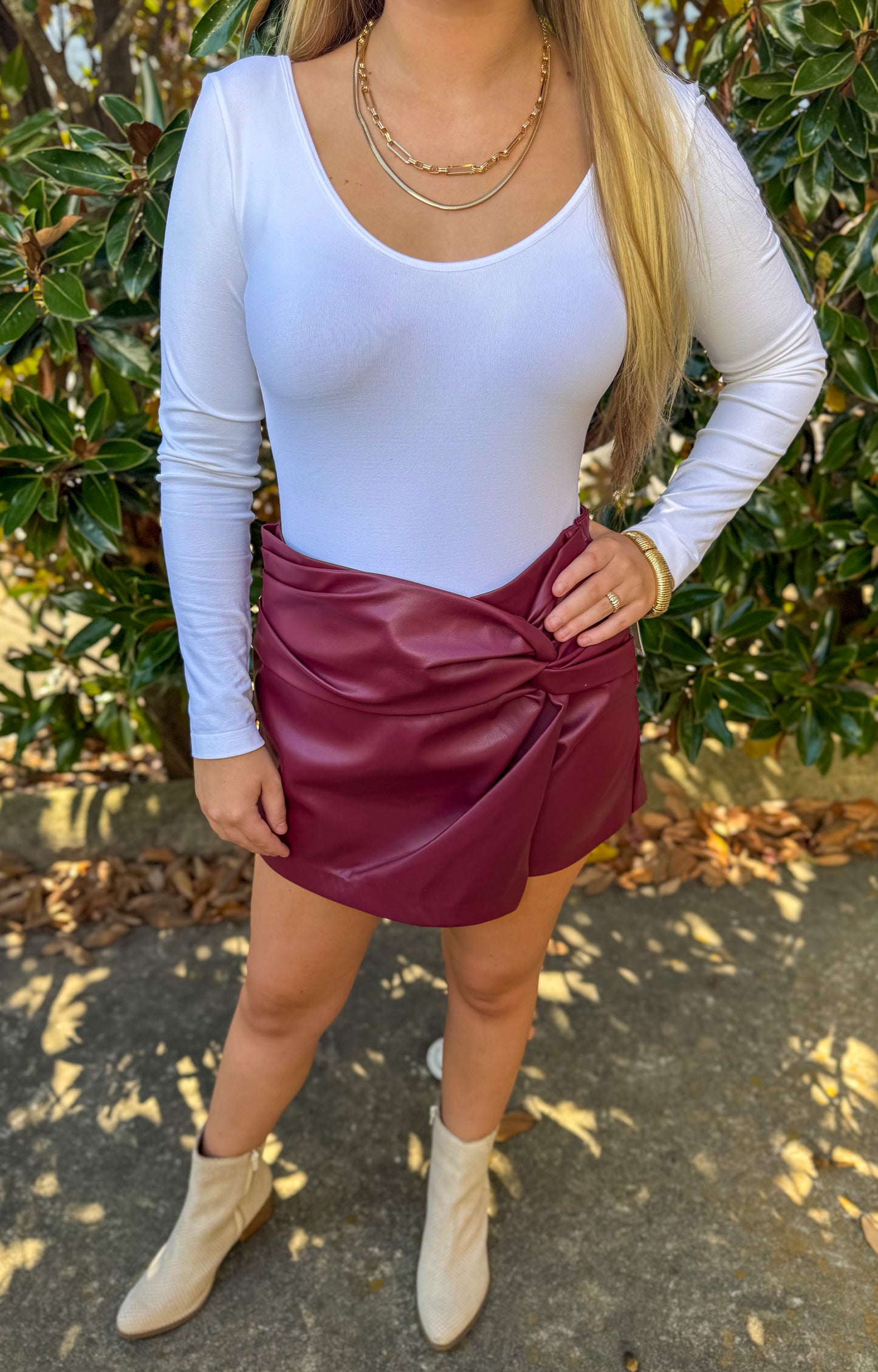 BURGUNDY FAUX LEATHER SKORT