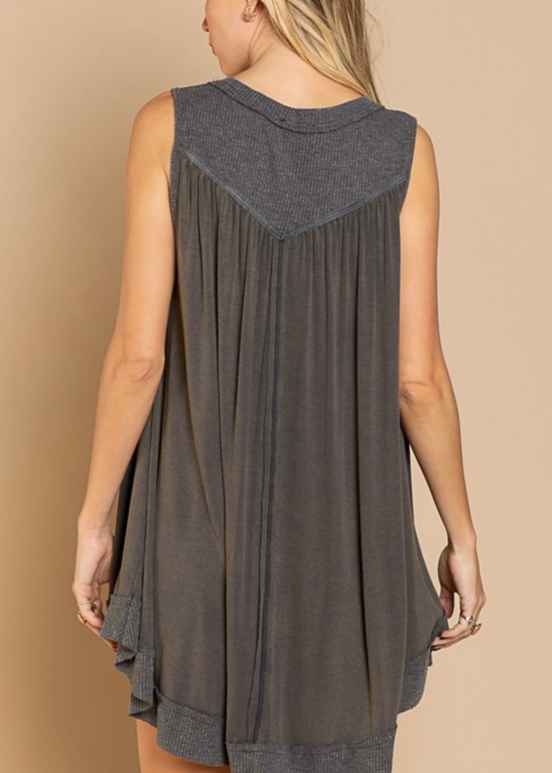 FRINGE SLEEVELESS TOP