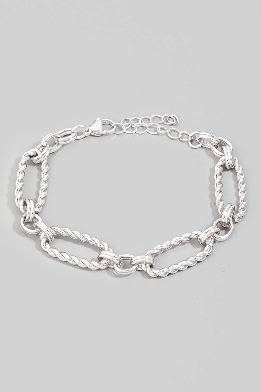 STAINLESS STEEL TWISTED OVAL CHAIN LINK BRACELET: SILVER