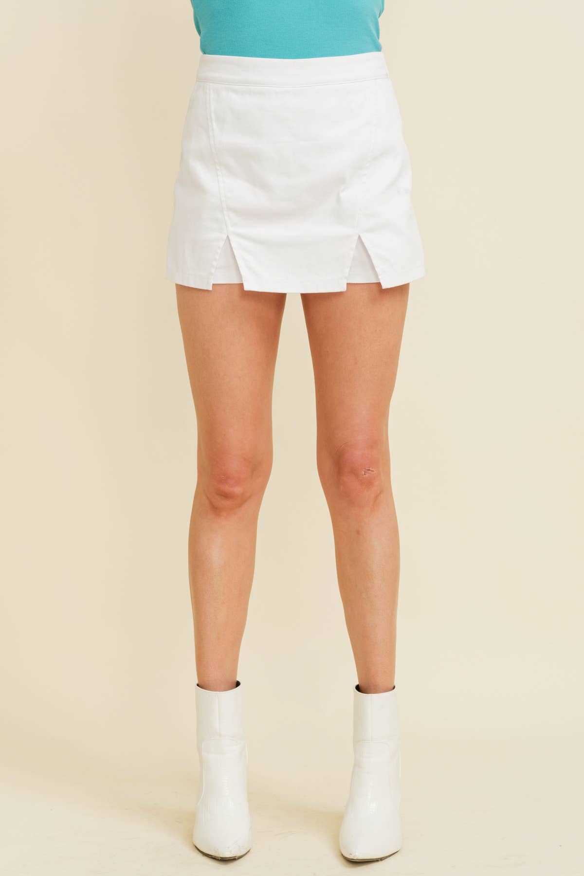 ZIPPER BACK SKORT: WHITE