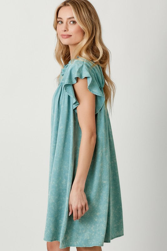 WASHED FLUTTER SLEEVE DRESS: EMERALD