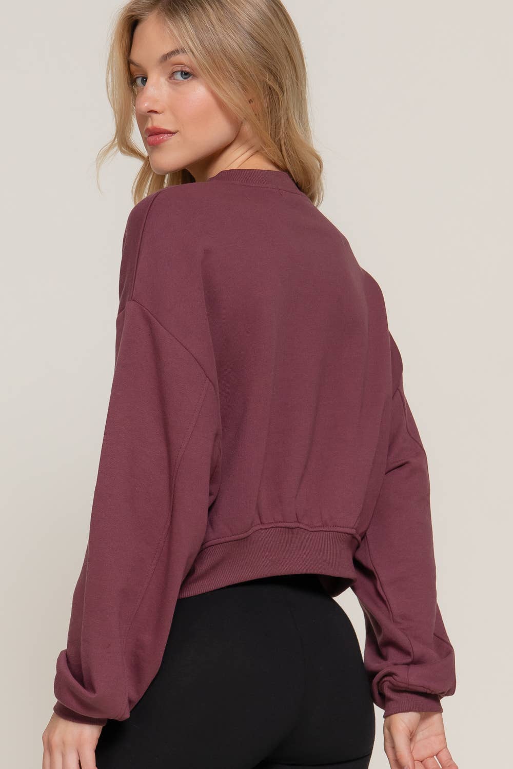 CROP SWEATSHIRT: BURGUNDY