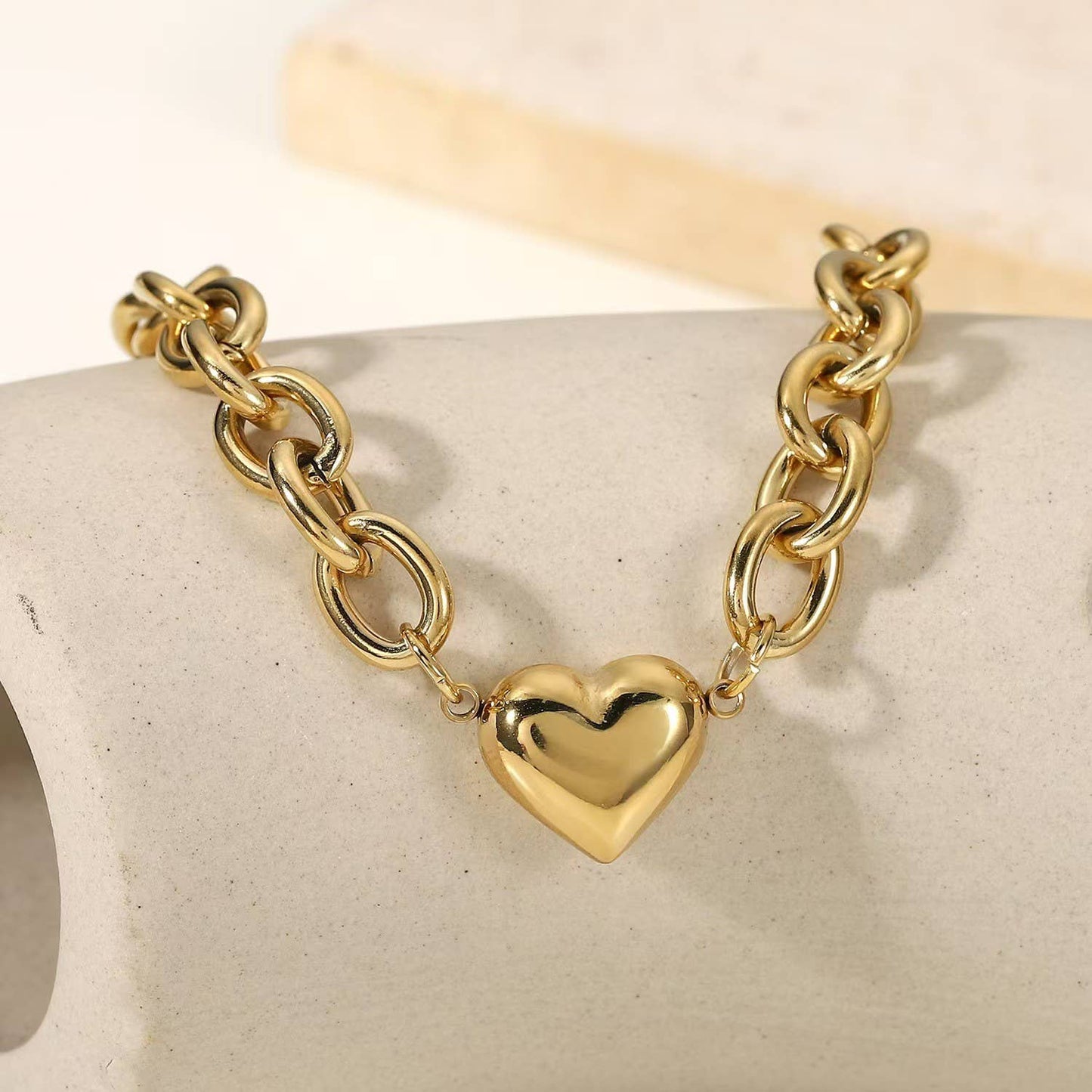 18K HEART NECKLACE: GOLD