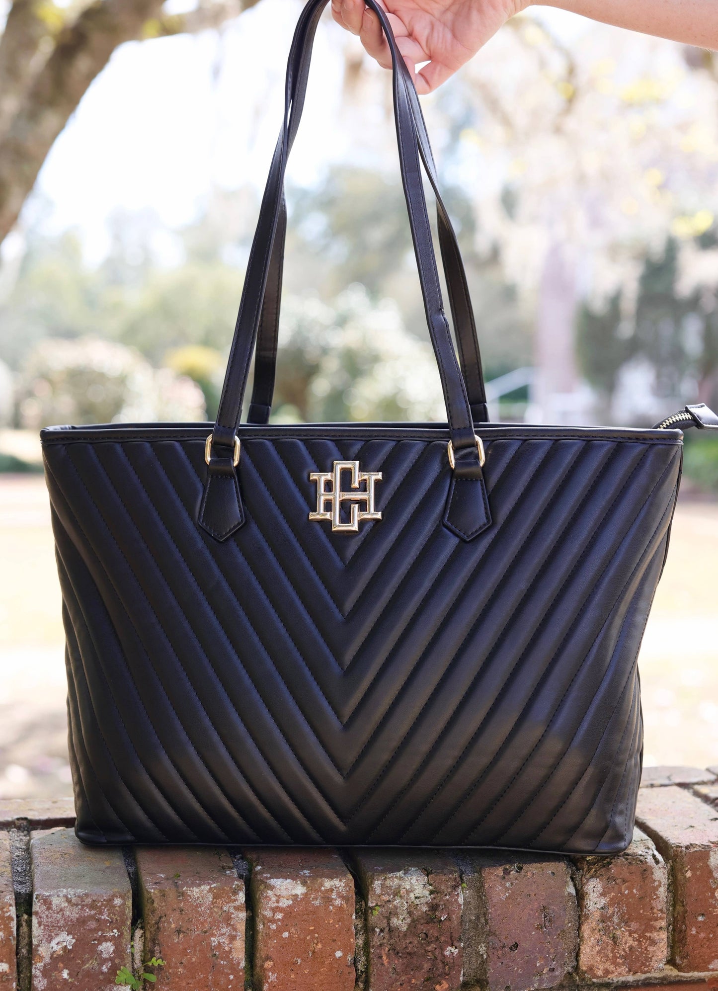 TABITHA QUILTED TOTE: BLK