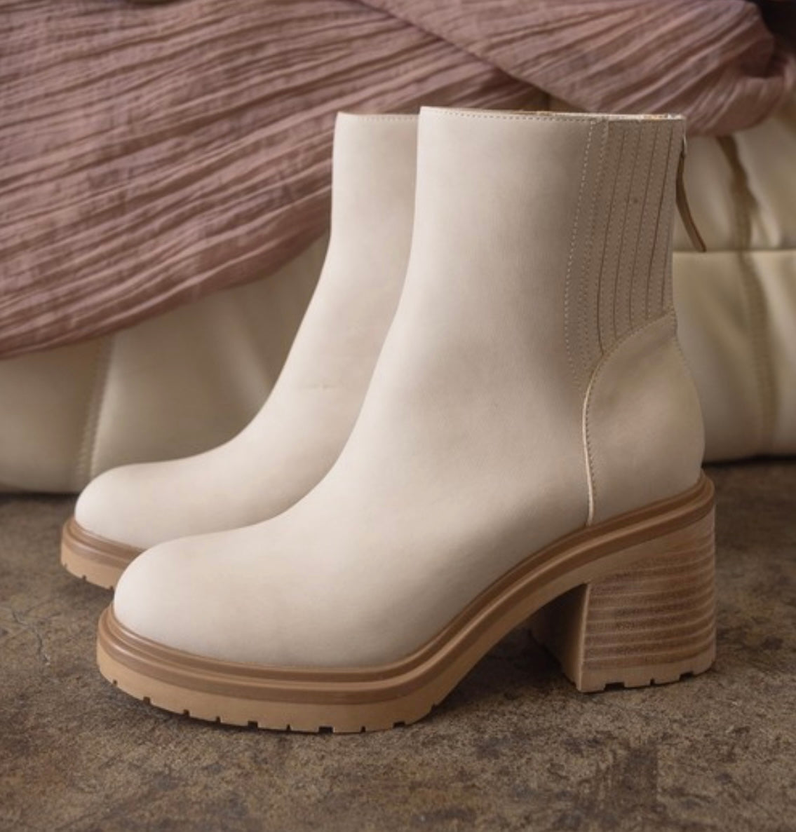 CREAM BOOTIE