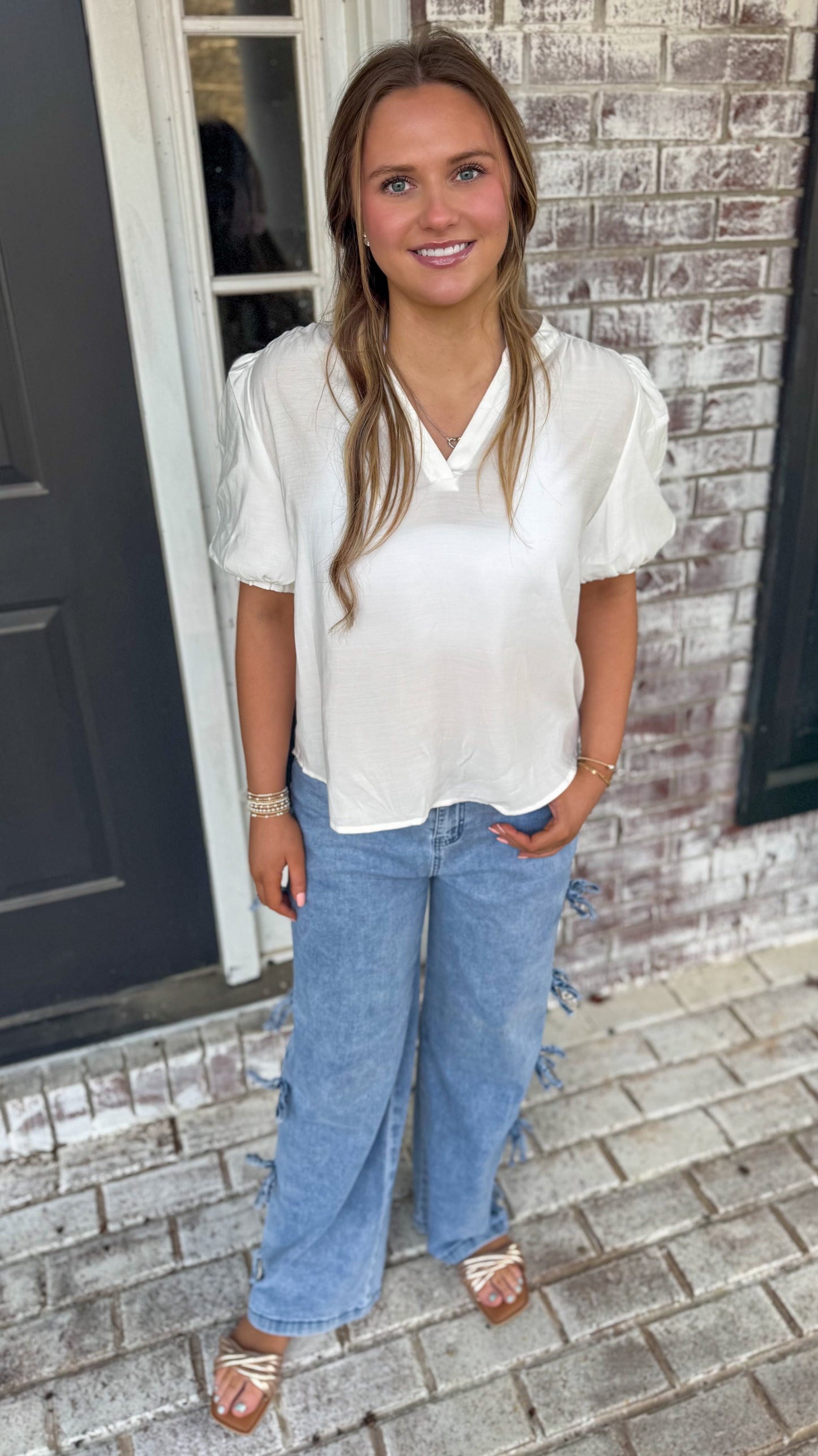 WHITE BUBBLE SLEEVE VNECK BLOUSE