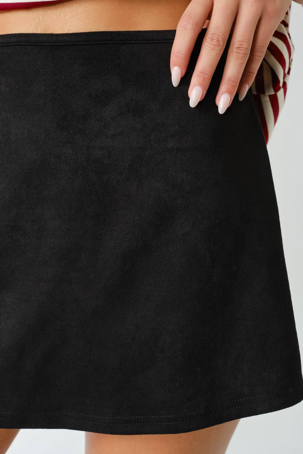 SUEDE SKORT: BLACK