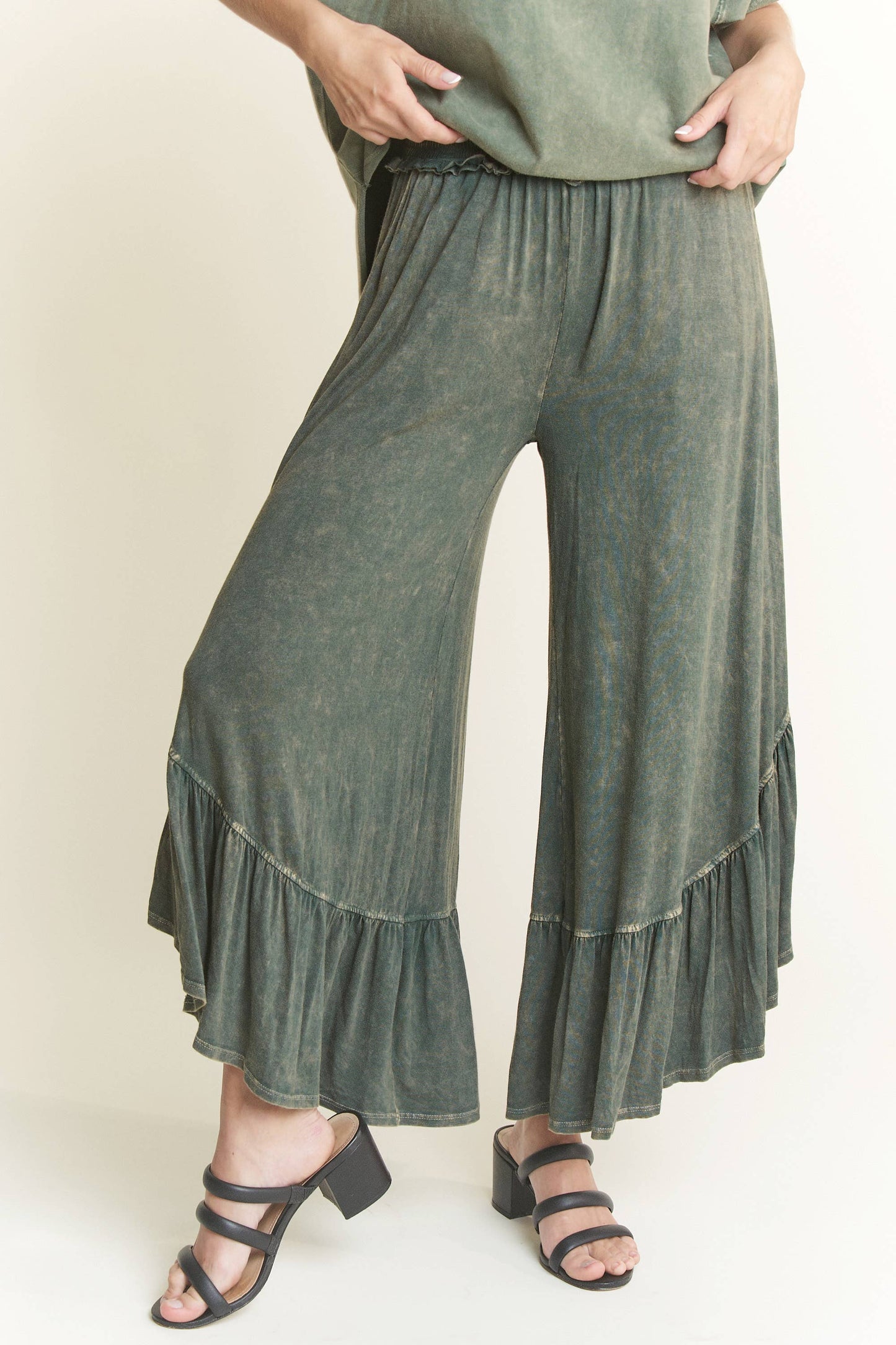 MINERAL WASH RUFFLE PANT: OLIVE