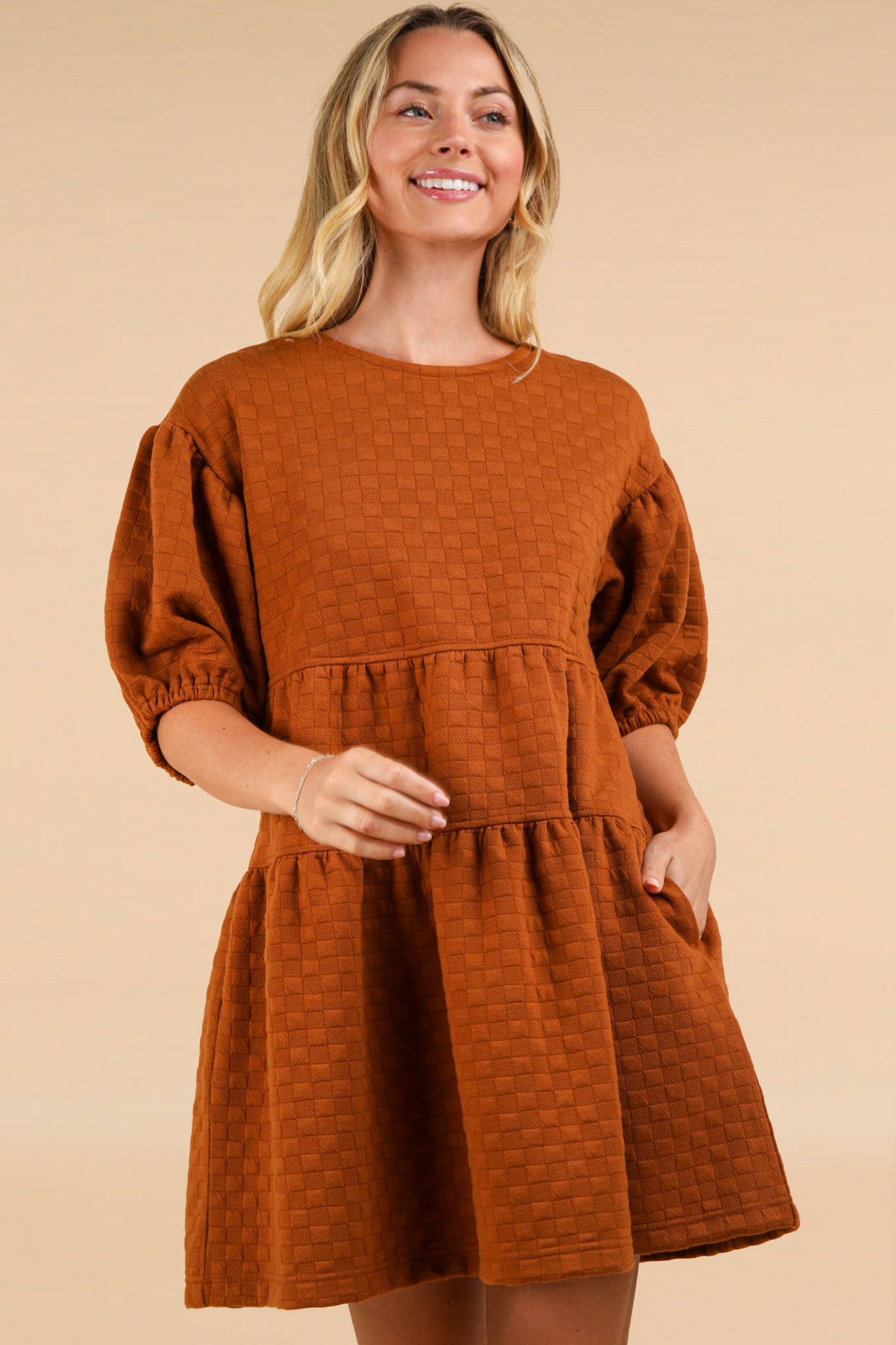 QUILTED KNIT DRESS: CAMEL