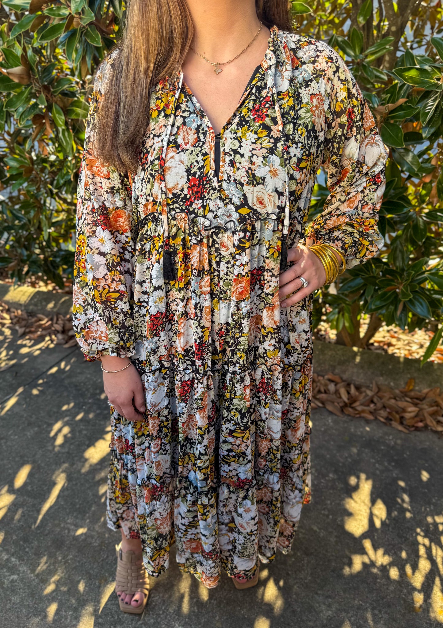 FLORAL VNECK CHIFFON MIDI DRESS: BLACK