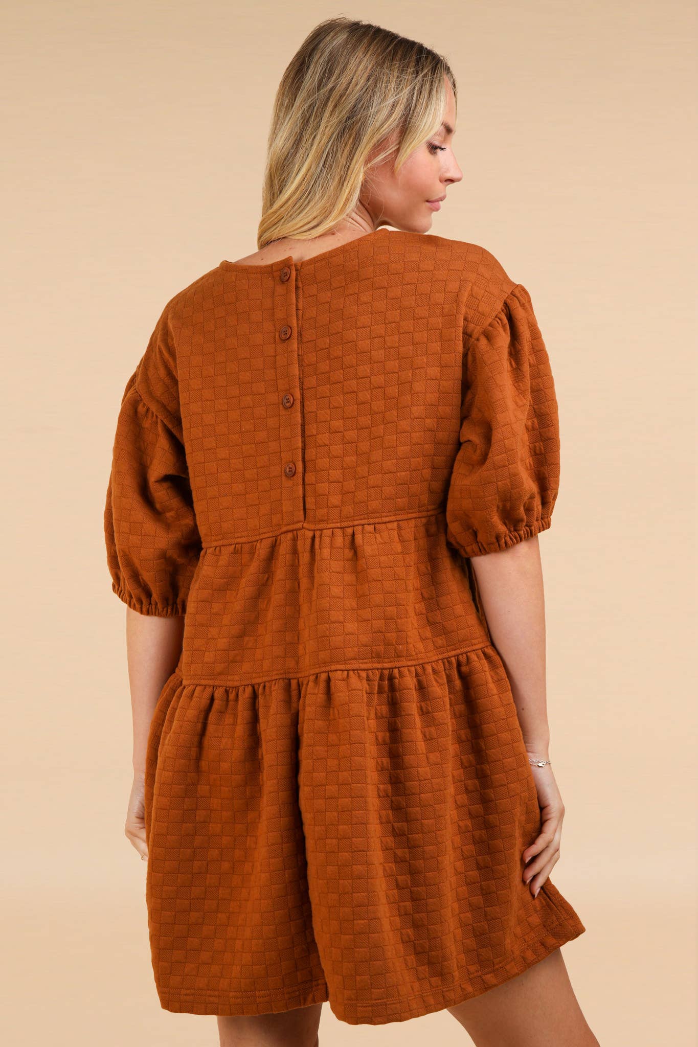 QUILTED KNIT DRESS: CAMEL