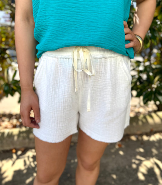 LINEN ELASTIC WAIST SHORT: WHITE