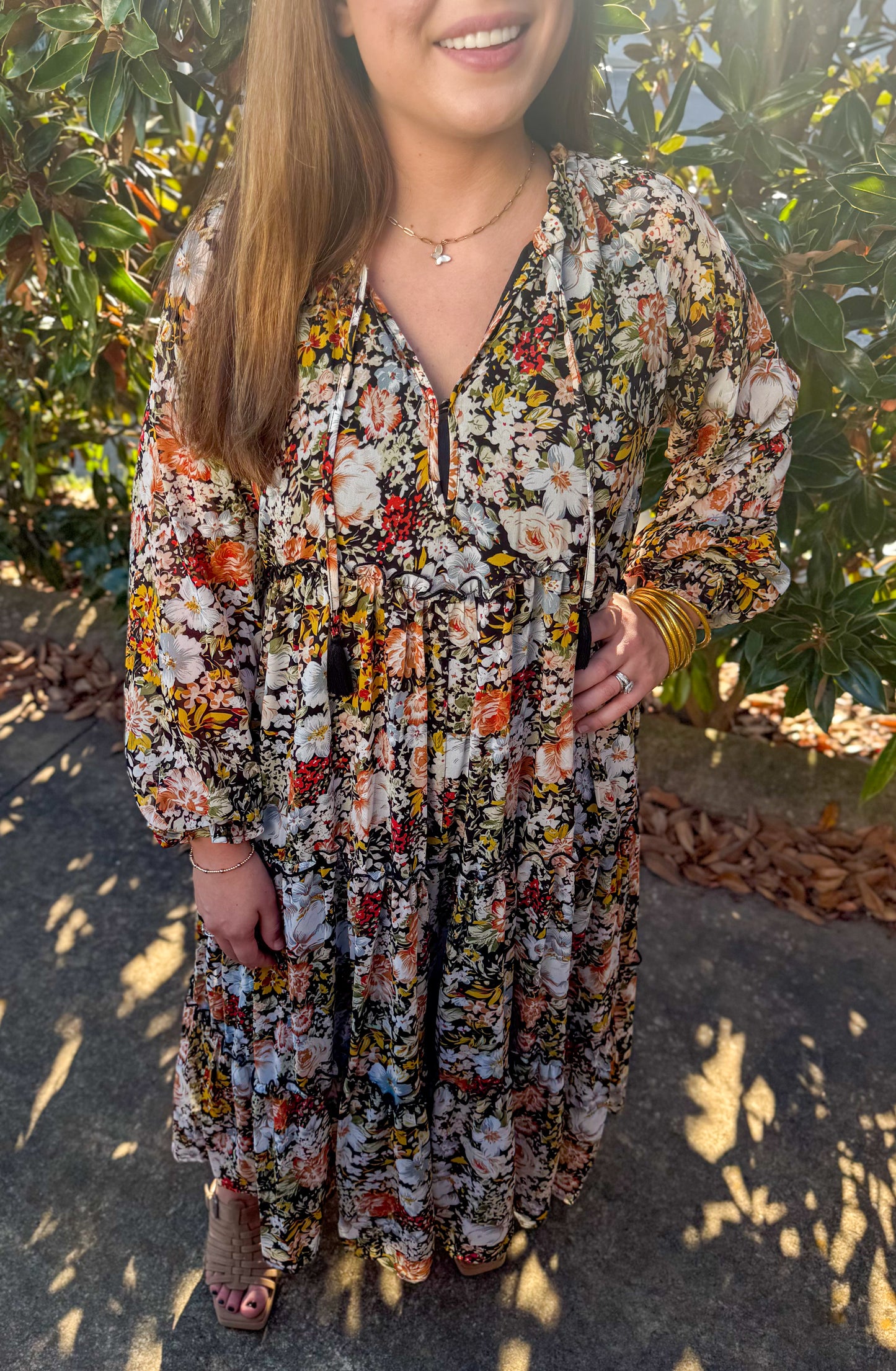 FLORAL VNECK CHIFFON MIDI DRESS: BLACK