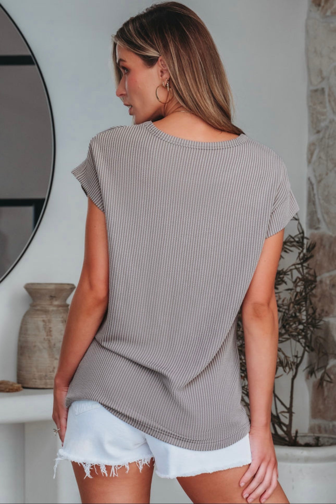 RIBBED CREW NECK TEE: GRAY