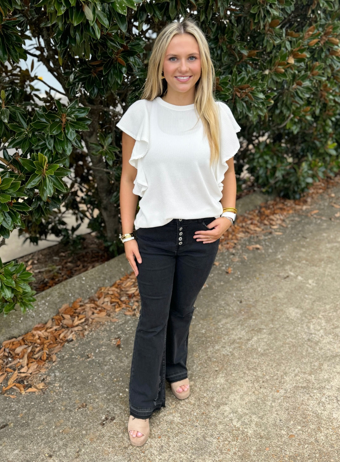 RUFFLED SLEEVE RIBBED TOP: IVORY