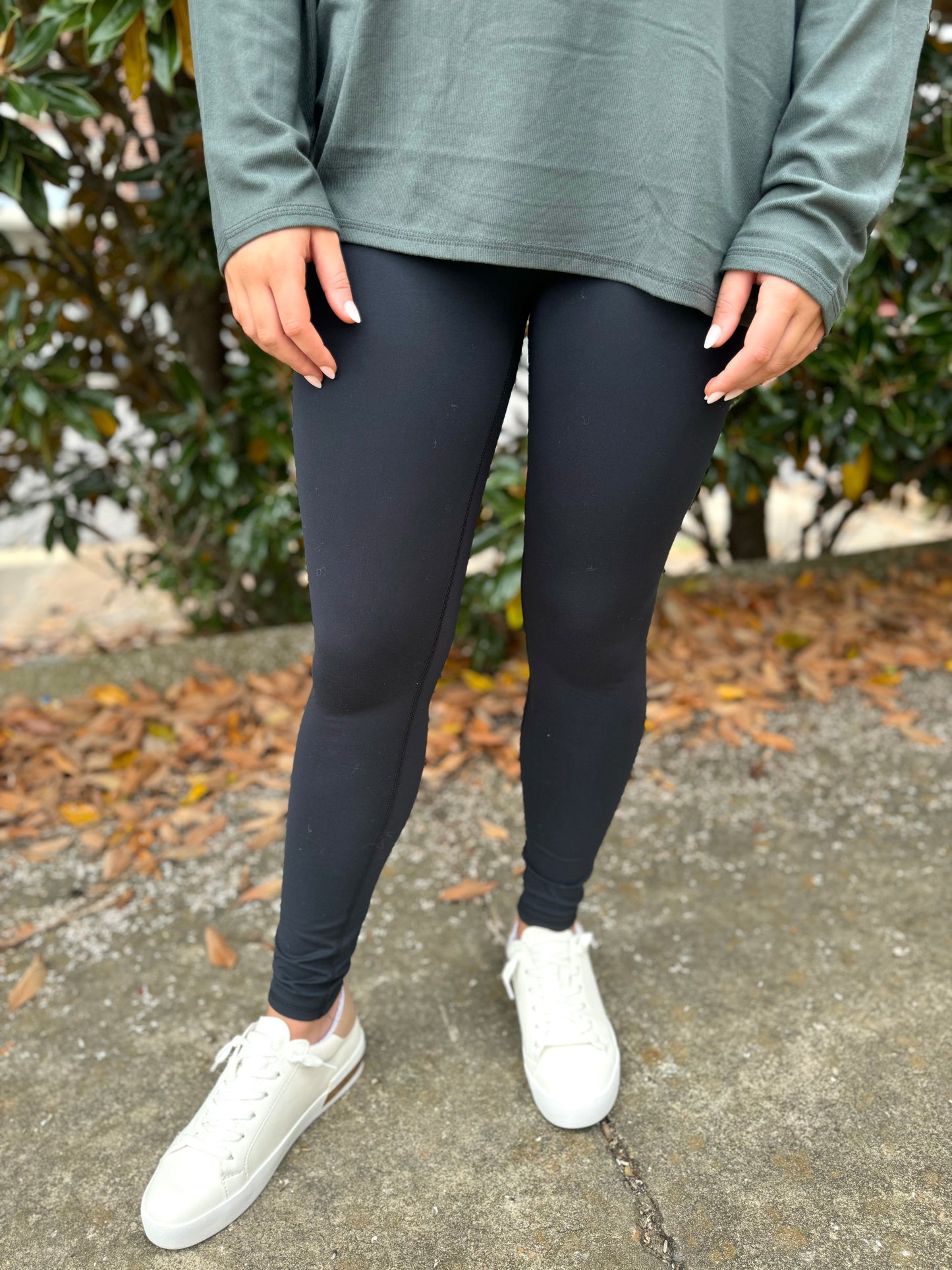 BLACK CROSSOVER LEGGING