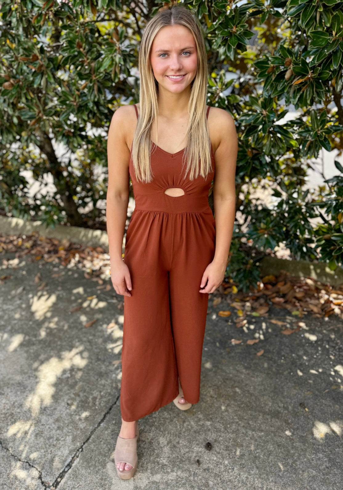 CUT OUT JUMPSUIT: COFFEE