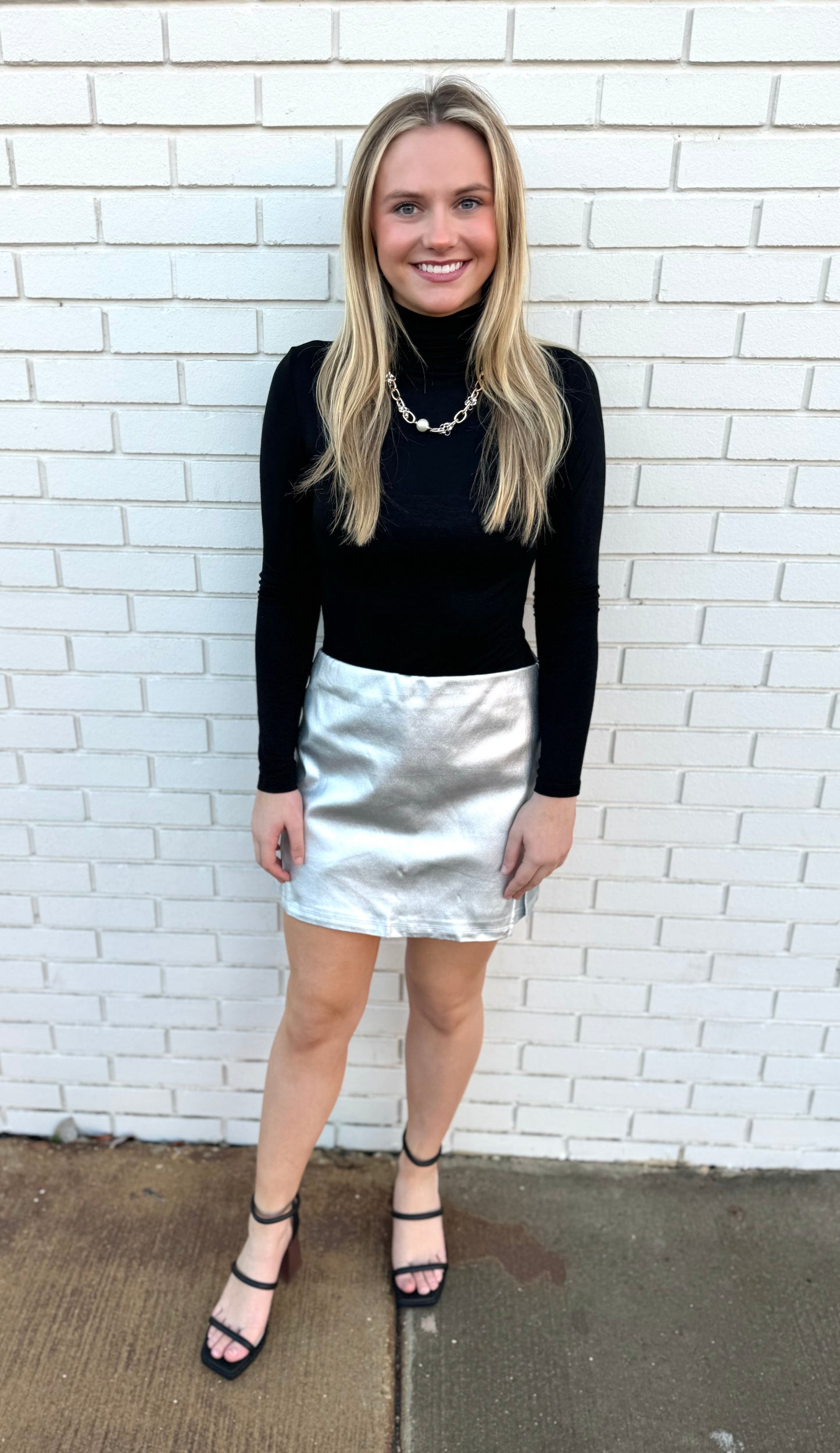 METALLIC SKORT: SILVER