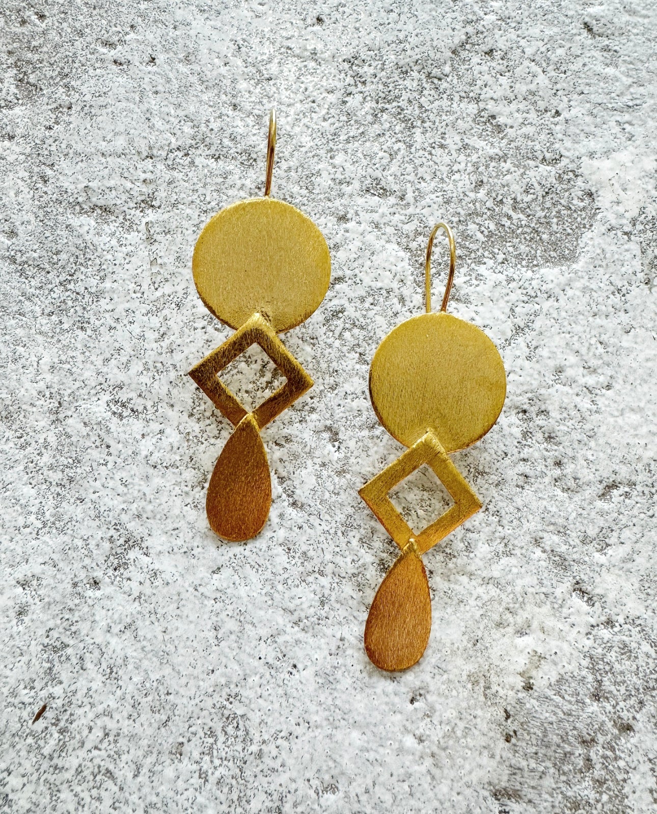 BRUSHED GOLD EARRING