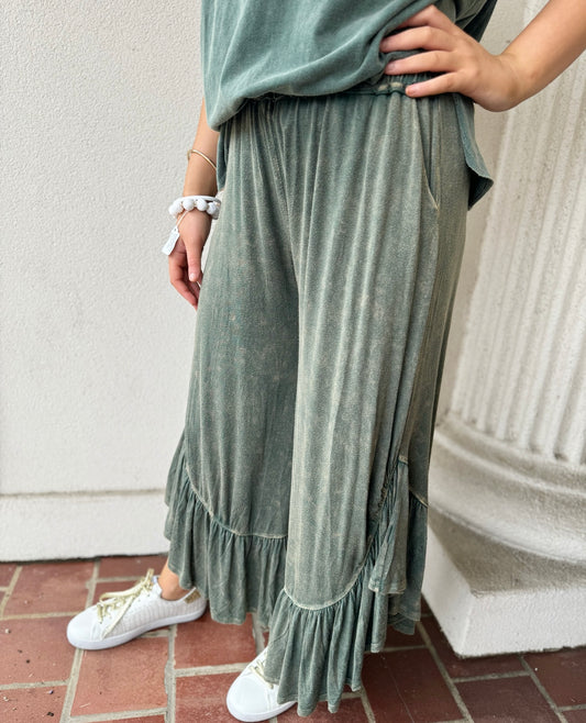 MINERAL WASH RUFFLE PANT: OLIVE