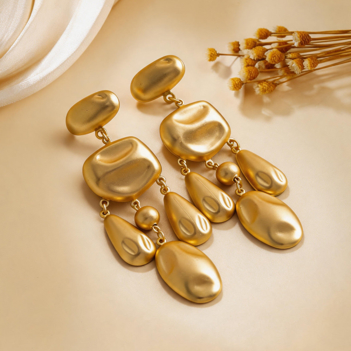 GOLD TRI TEARDROP EARRING