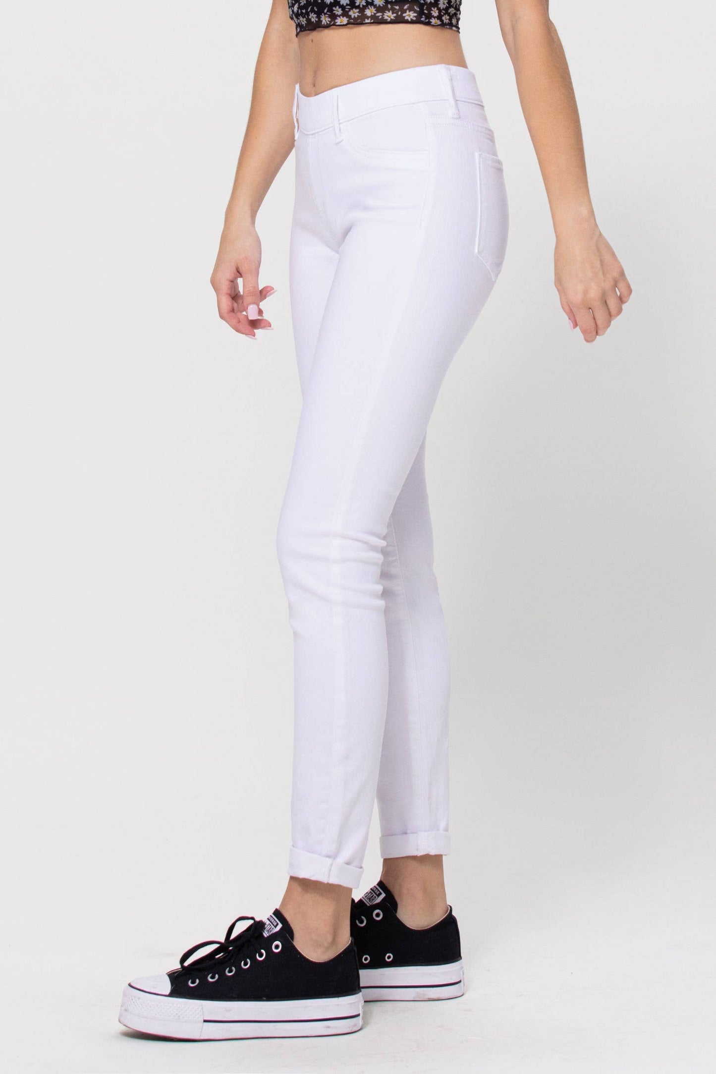 WHITE MID RISE PULL ON SKINNY