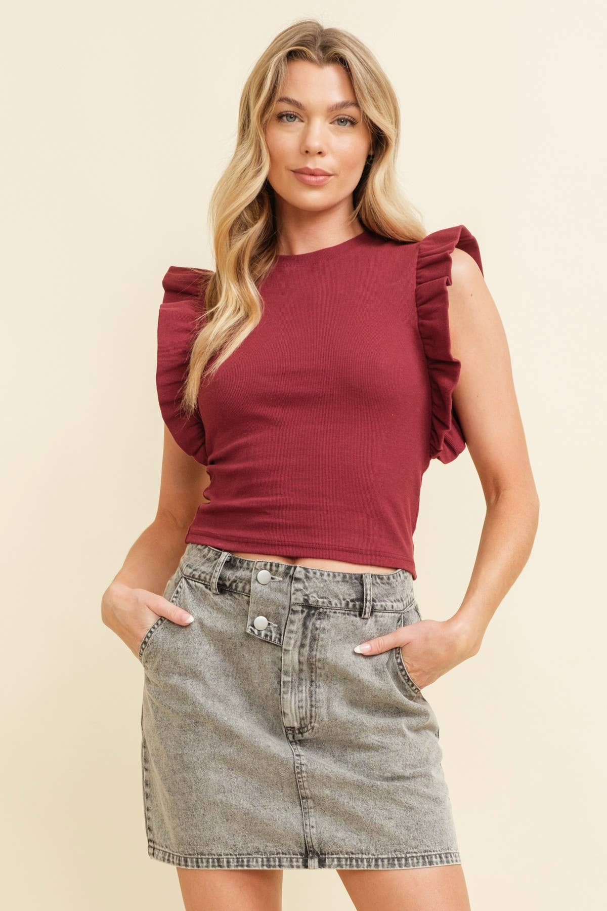 GAME DAY RUFFLE SLEEVE TOP: MAROON