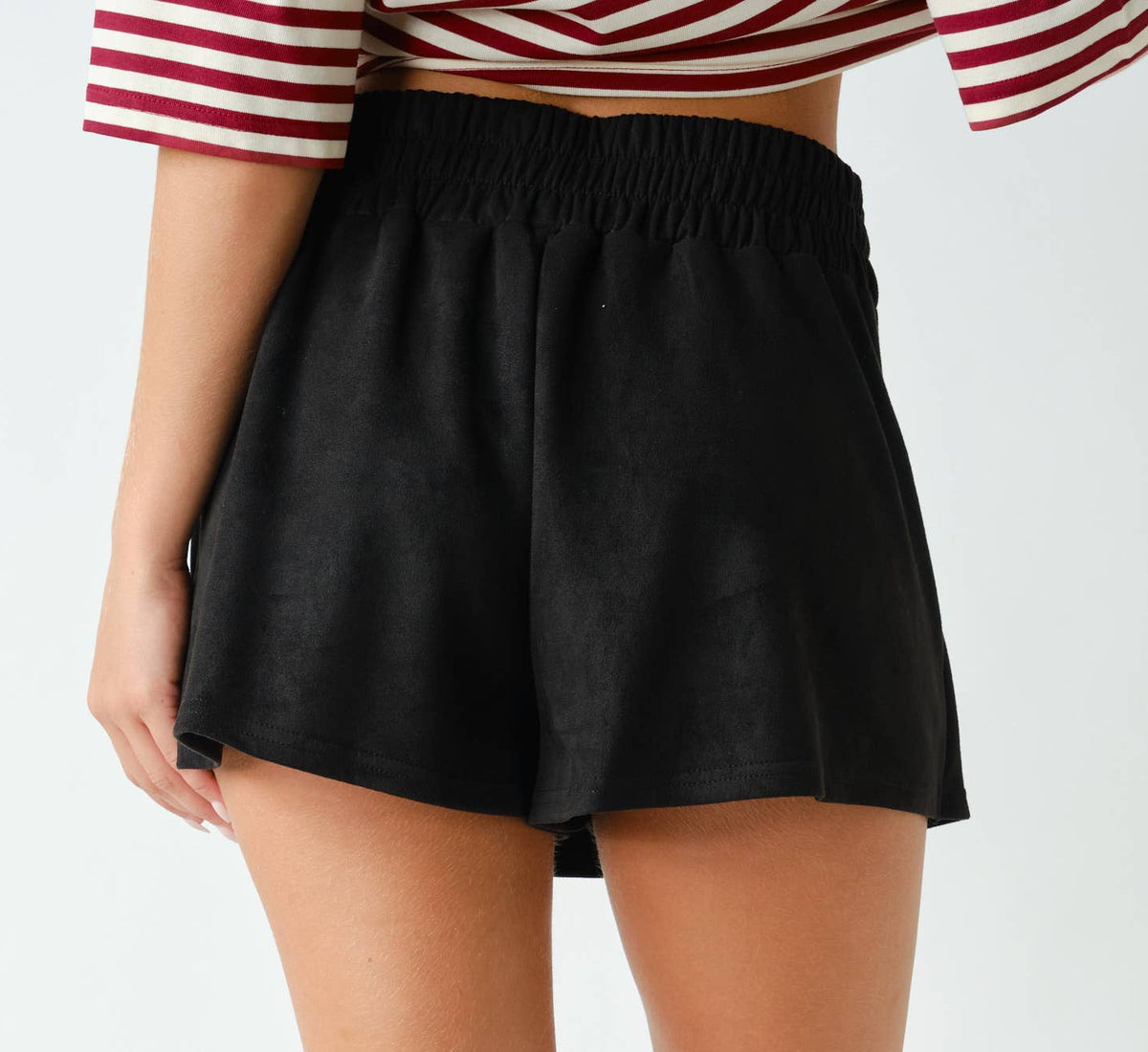 SUEDE SKORT: BLACK