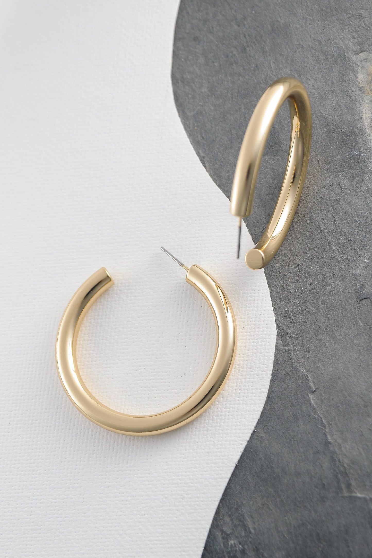 CLASSIC CHUNKY HOOP EARRINGS: GOLD 1.75 INCH