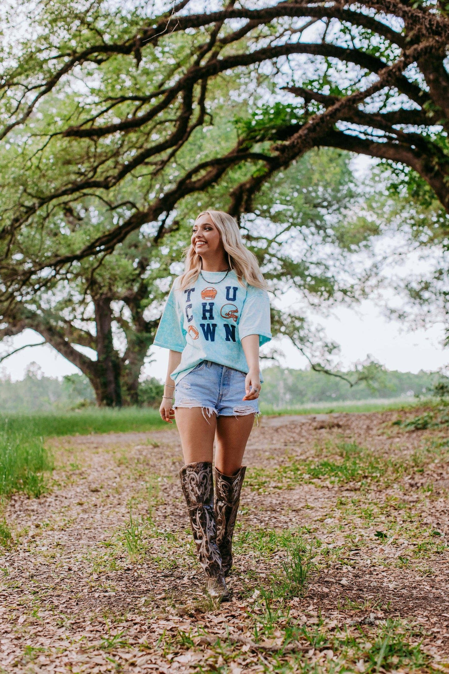 ACID WASH TOUCH DOWN SEQUIN TEE: TURQUOISE